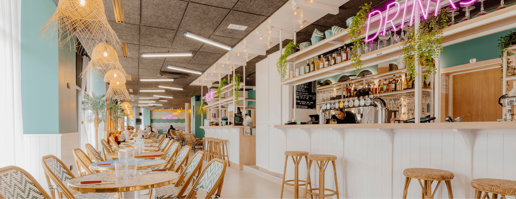 Vue d'ensemble du bar et du restaurant à Caen