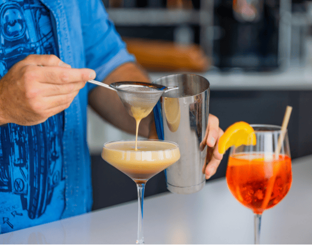 Préparation de plusieurs coktails